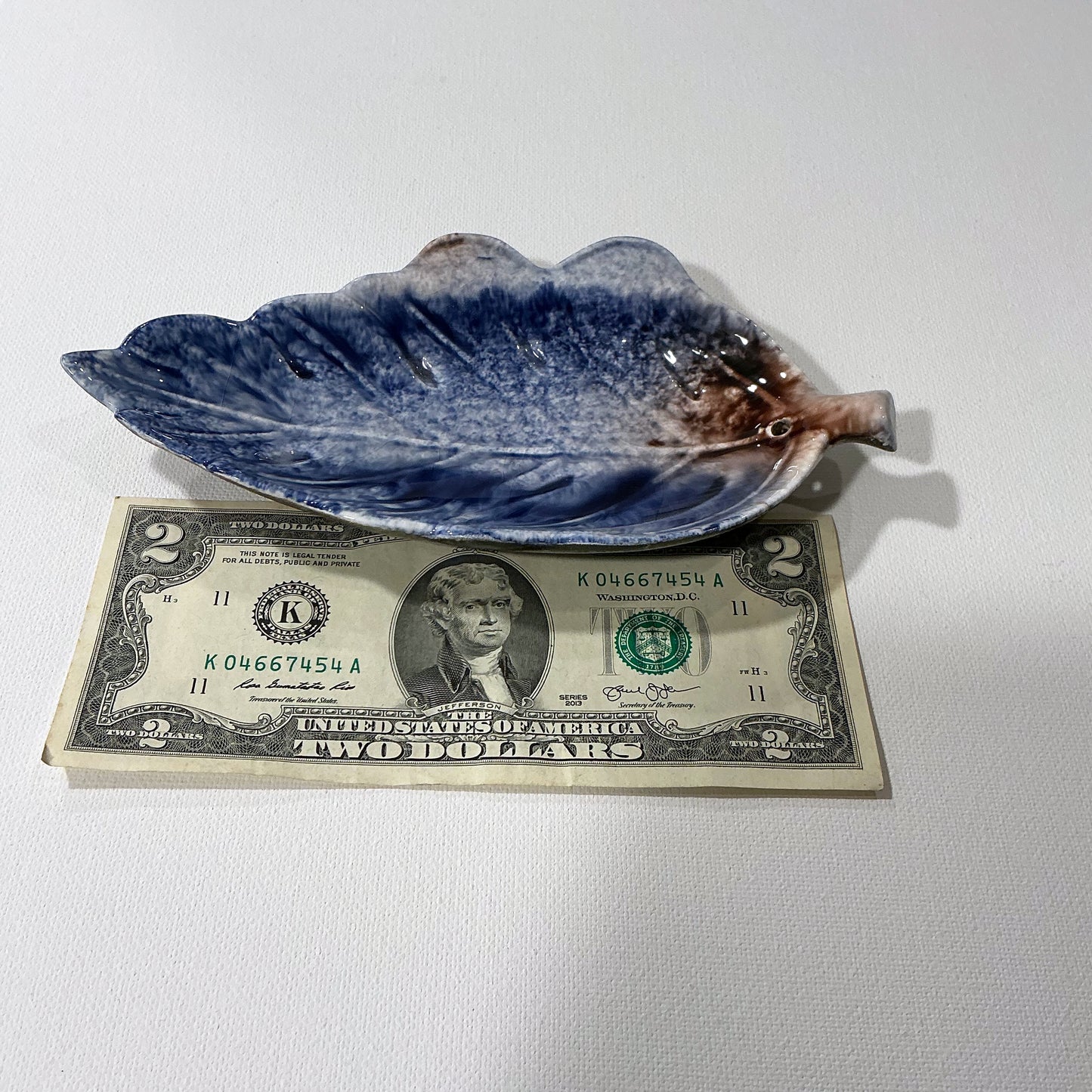 Ceramic Incense Stick Holder with a Shape of Leaf